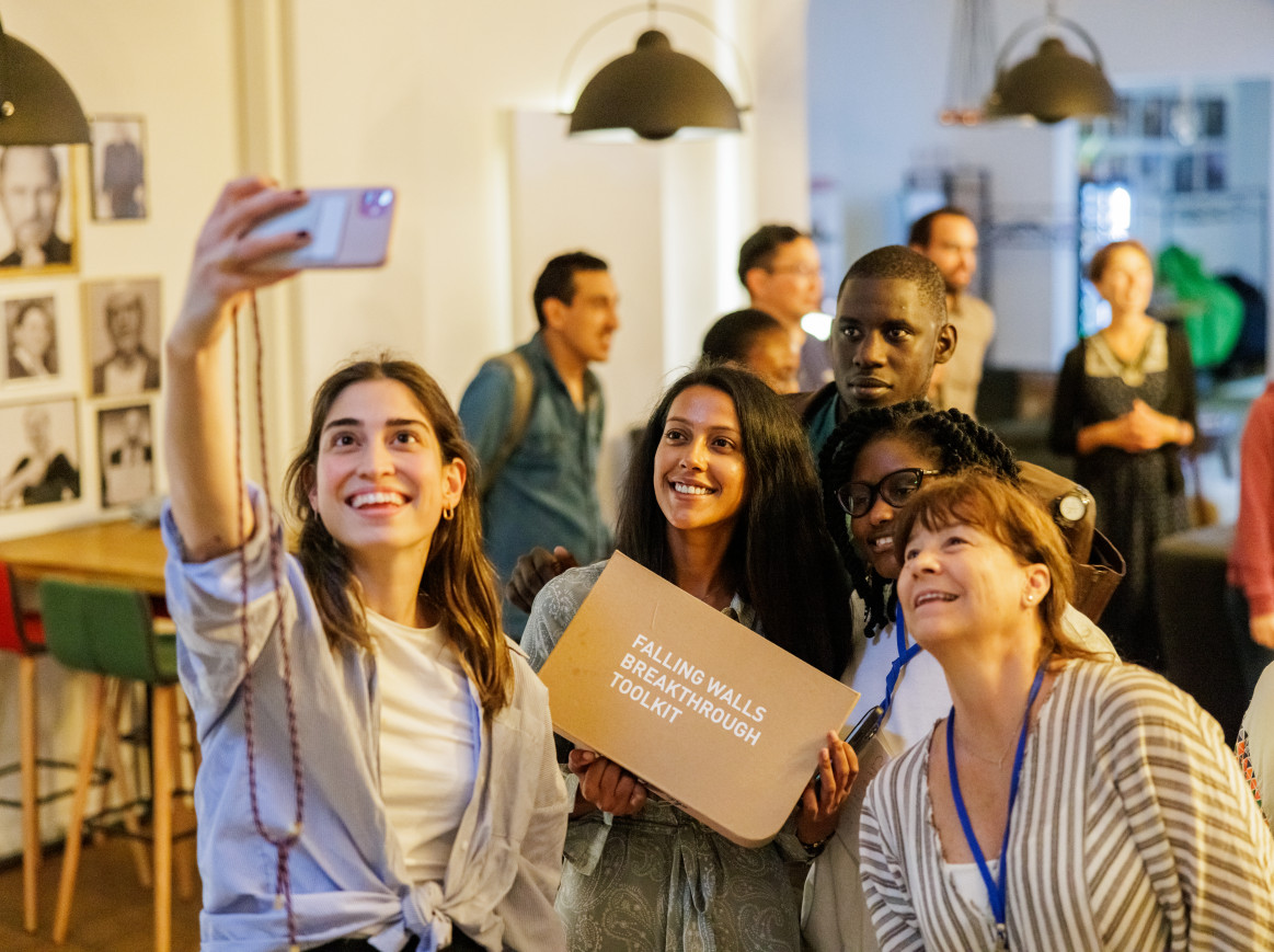 Participants at Falling Walls Summer School 2023 taking a group picture