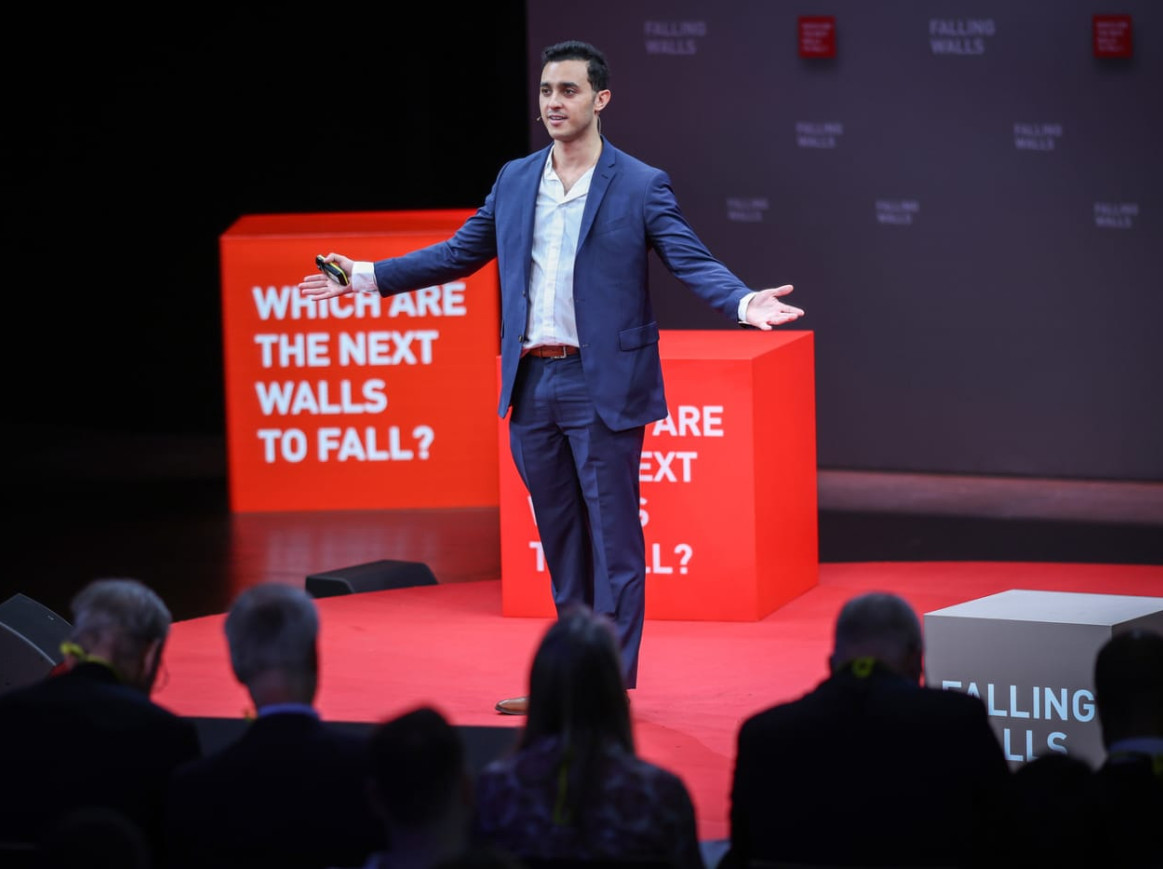 Falling Walls Lab Winner 2023 on stage